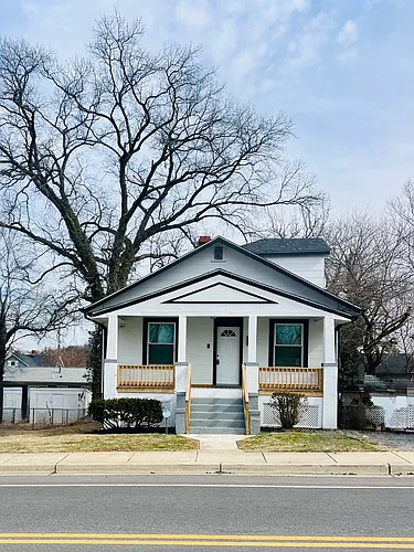 6008 Addison Rd Photo 1