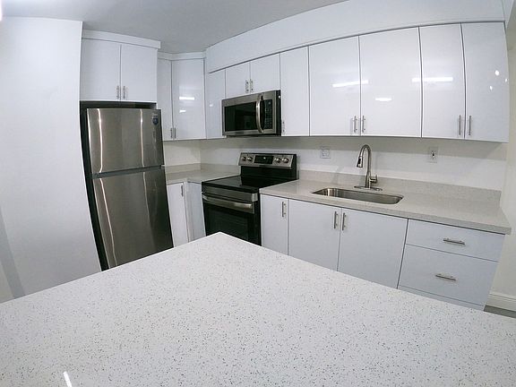 3rd image of 2903 NE 163rd St APT 204