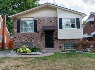 22708 Alger St, Saint Clair Shores, MI 48080