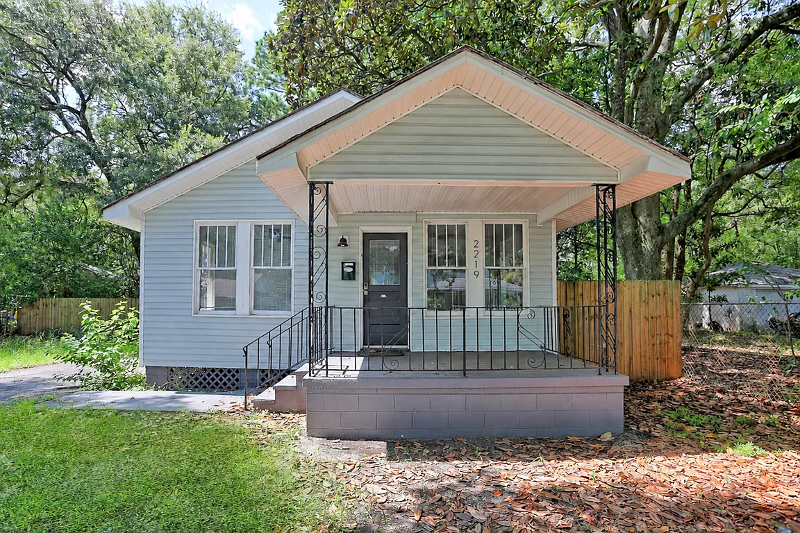 2 bed, 744 sqft, $1,700 — Photo 1