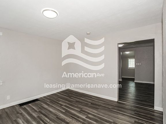 1055689_004_living_room_13946054.jpg
