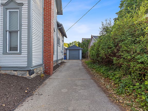 3rd image of 731 Kellogg St SE