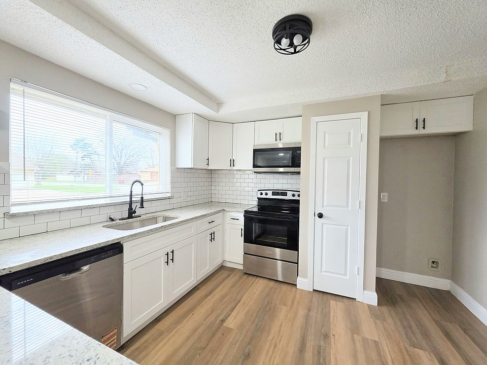 1st image of 1302 Lasalle Dr
