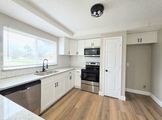 174 Circle Dr, Denison, TX 75021