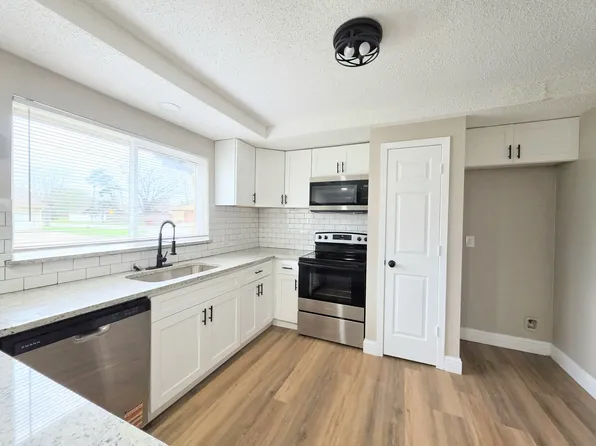 174 Circle Dr, Denison, TX 75021