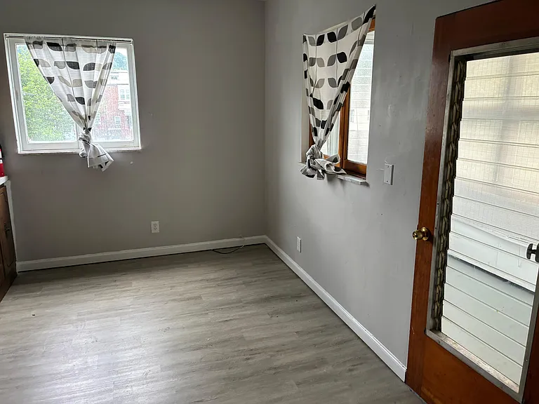 1102 Valley St #B — Photo 8