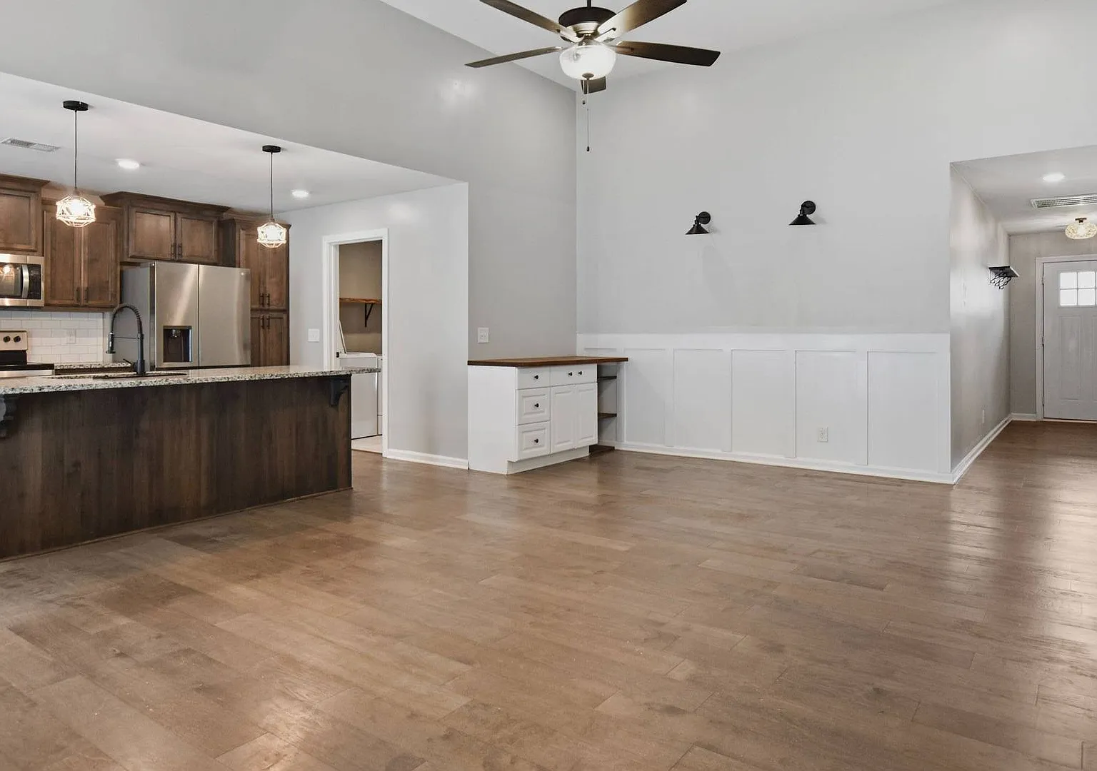 Like New Three Bedroom! — Photo 4