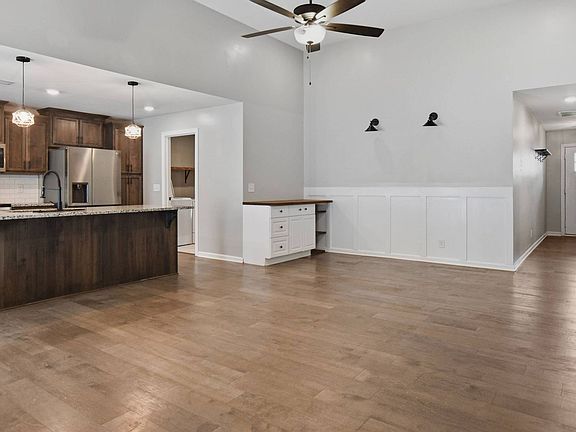 4th image of 732 Jodine Ann Dr