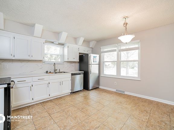 4th image of 2428 Bridger Dr