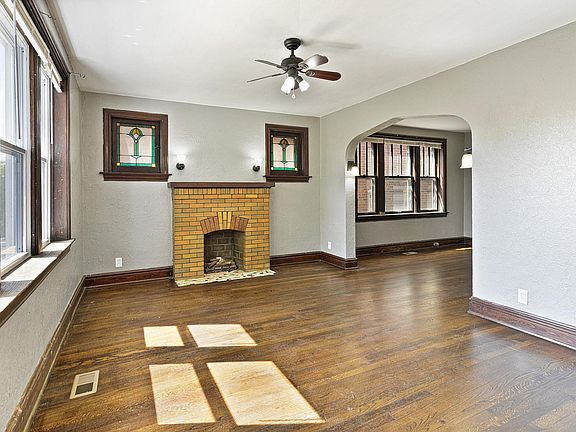 3rd image of 3909 Tholozan Ave #1F