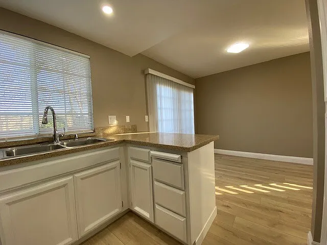 412 Lakeside Way — Photo 12