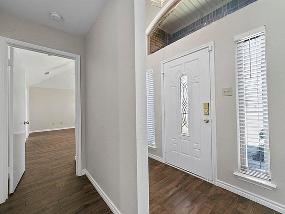 4th image of 7522 Lagoon Dr