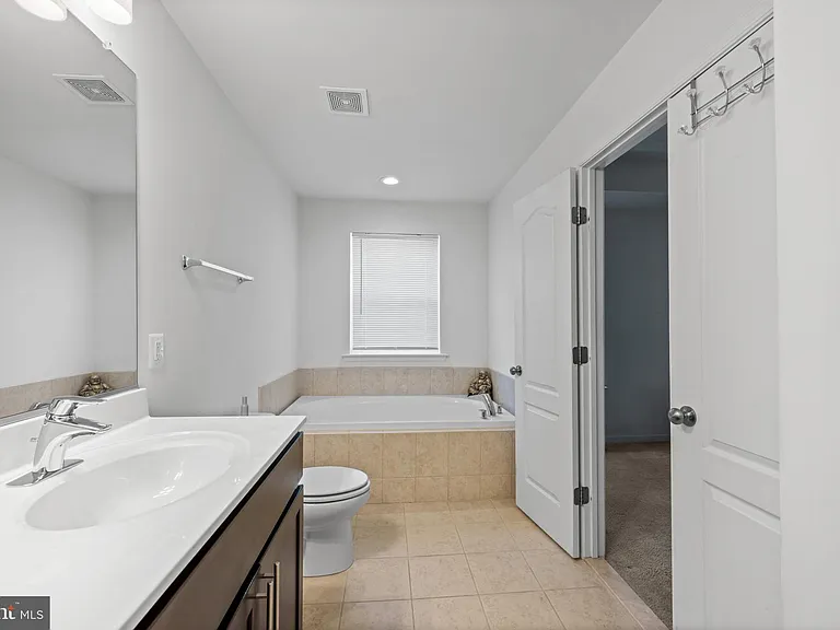 10607 Meridian Hill Way — Photo 21