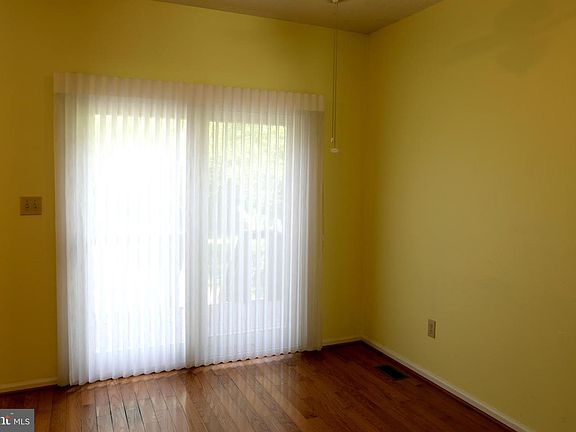 5th image of 532 Southhampton Ln