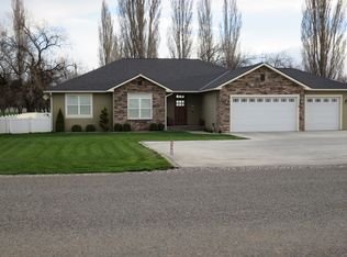 810 Rocky Ford Rd, Toppenish, WA 98948