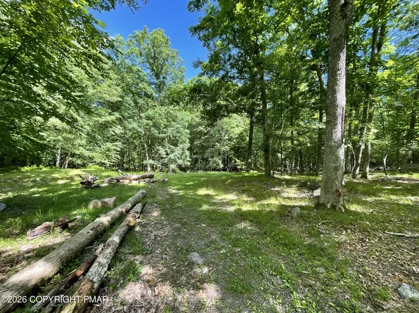 252 Mud Run Rd, Cresco, PA 18326