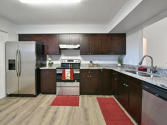 4th image of 3016 Clubview Dr #1U1