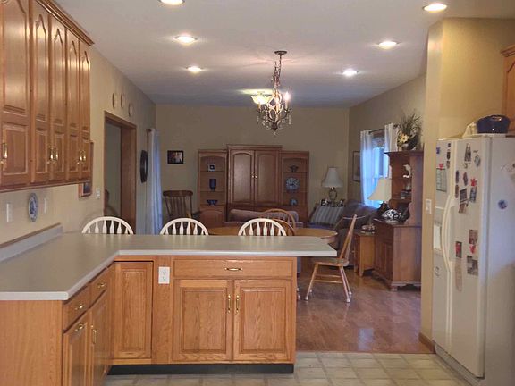 Large kitchen with peninsula