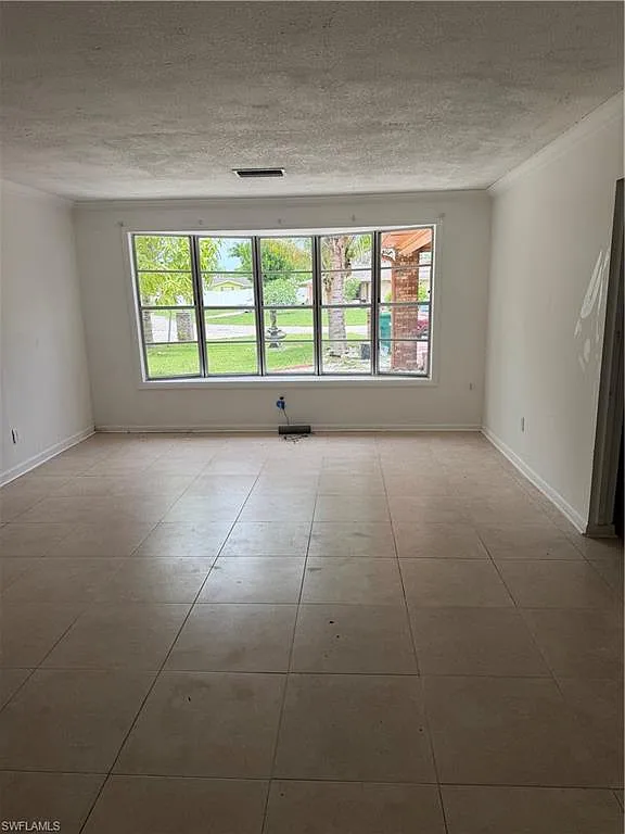 4 bed, 2.5 bath, 2200 sqft, $3,800 — Photo 3