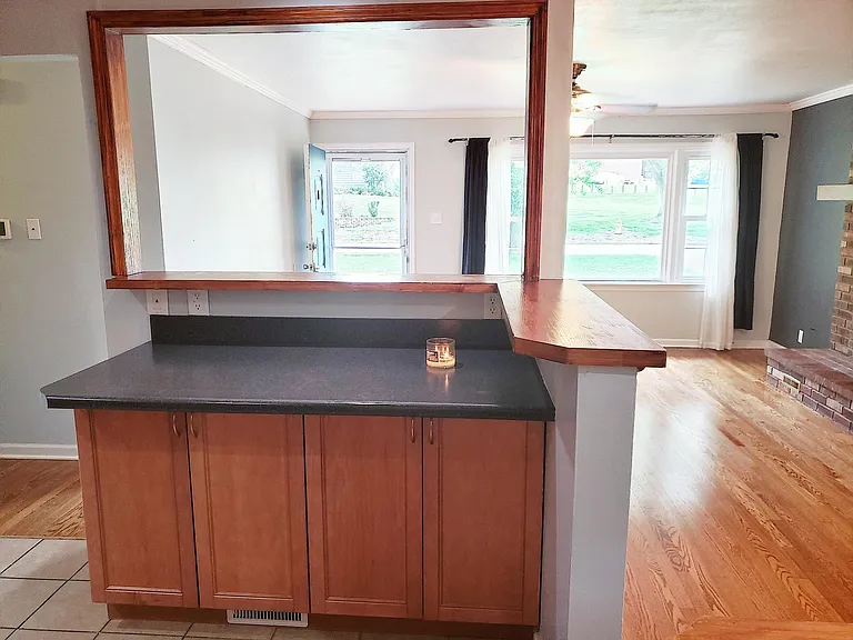 208 Ramsey Ln — Photo 10