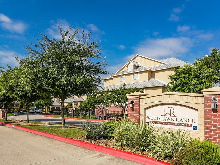 Woodlawn Ranch Apartments — Photo 21