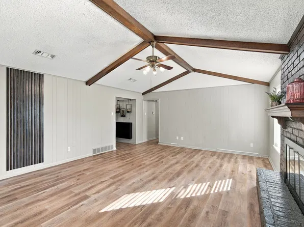 1215 Cindy Ln, Cleburne, TX 76033