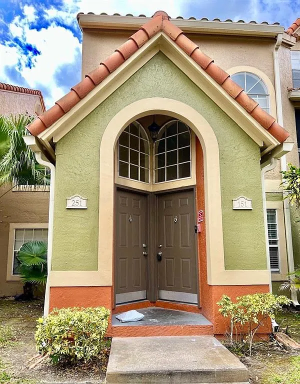 1 bed, 1.0 bath, 744 sqft, $1,350 — Photo 1