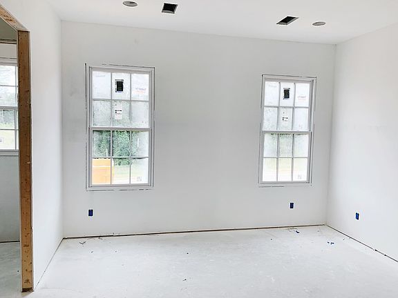 5th image of 112 Cincinnatus Blvd
