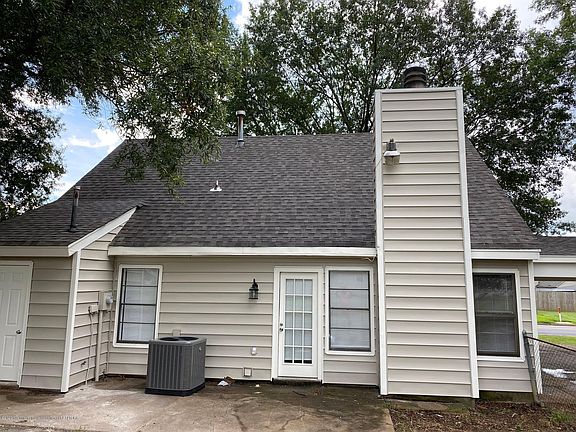 5th image of 756 Clarington Dr