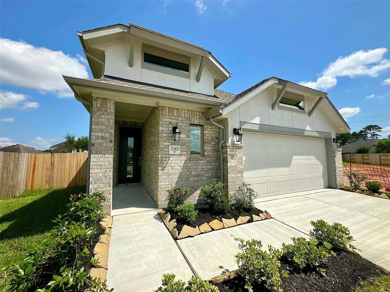 4 bed, 3.0 bath, 1912 sqft, $2,600 — Photo 1