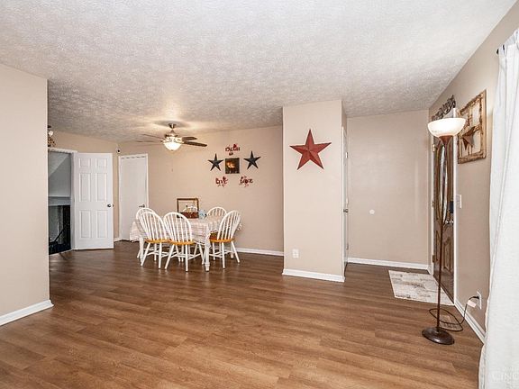 4th image of 3700 Greenview Dr