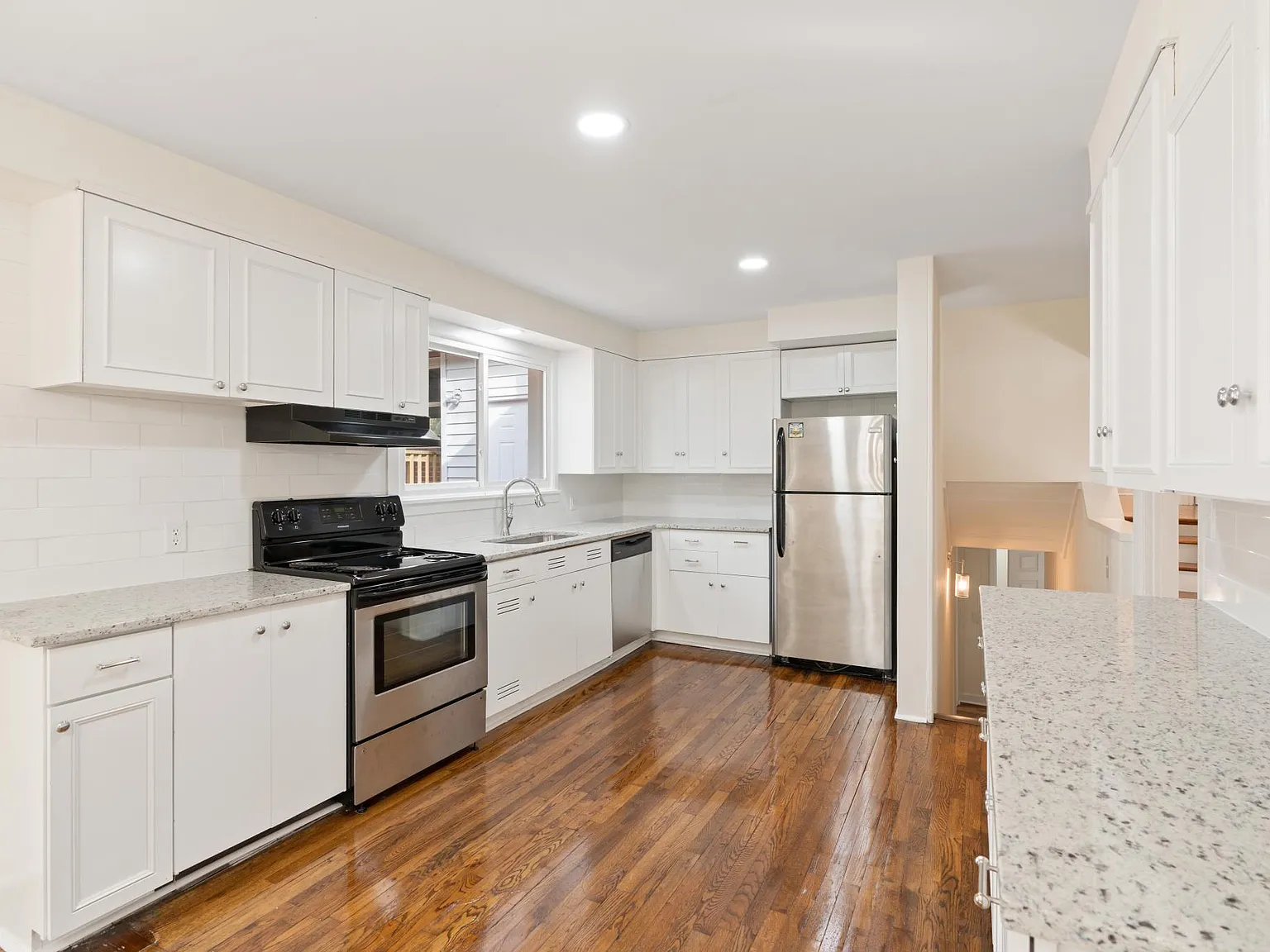 5 bed, 3775 sqft, $4,000 — Photo 4