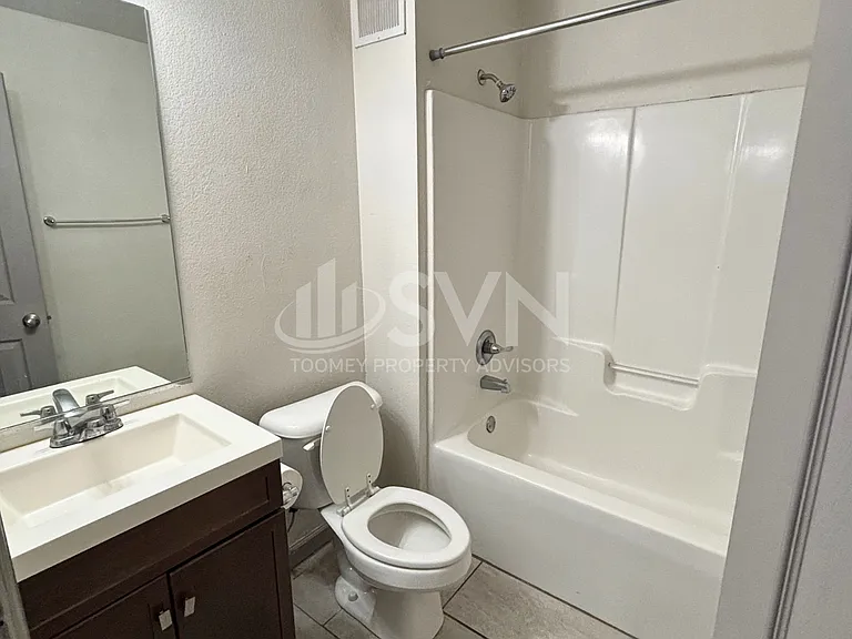 The Woodlands Apartments — Photo 11