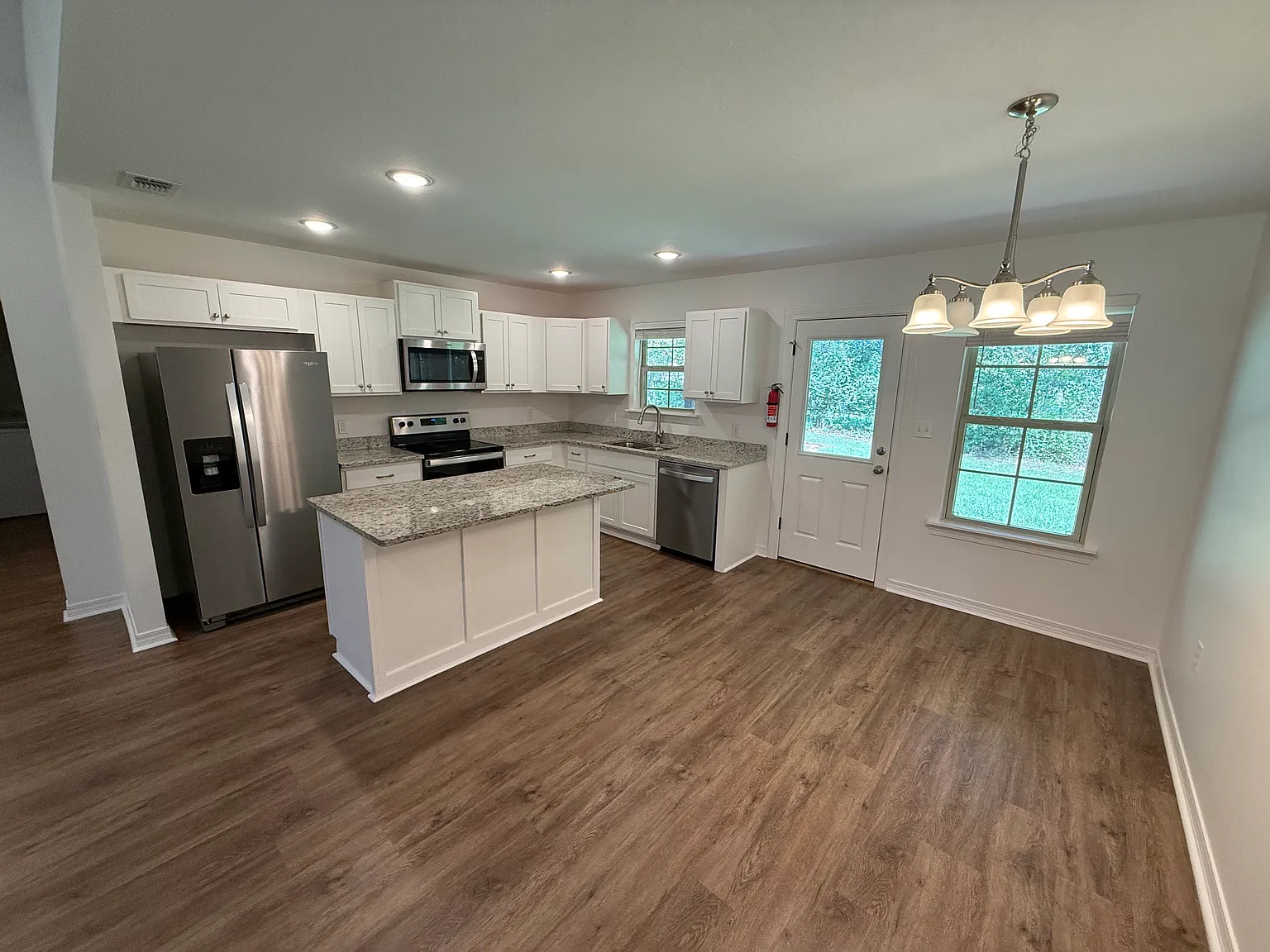 3 bed, 1449 sqft, $1,900 — Photo 3