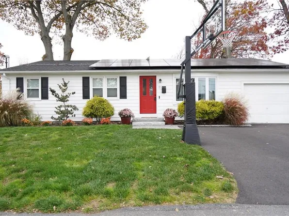 11 N Rose St, East Providence, RI 02914
