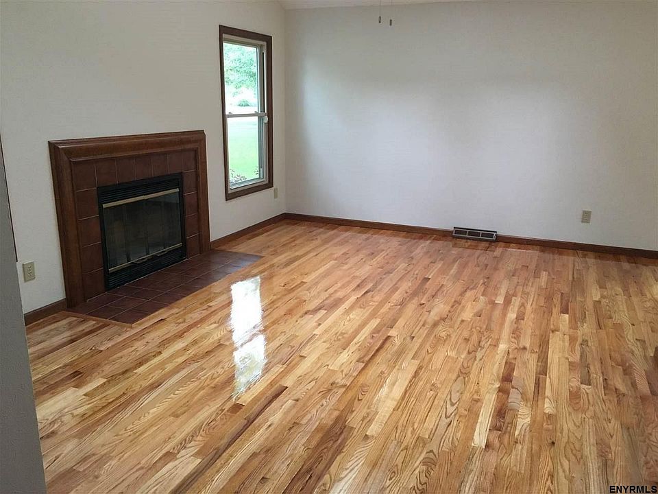 2nd image of 124 Garnett Ln