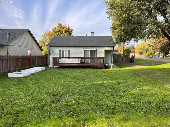 331 SE Gregory Dr, Winston, OR 97496