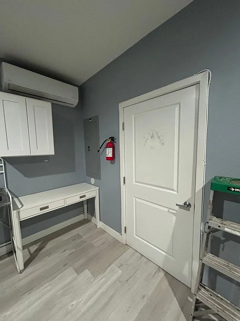 Office/Retail unit on Gaffey Available — Photo 4