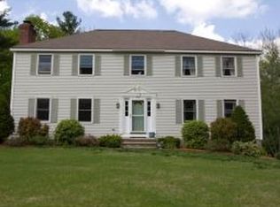 22 Burbank Rd, Londonderry, NH 03053
