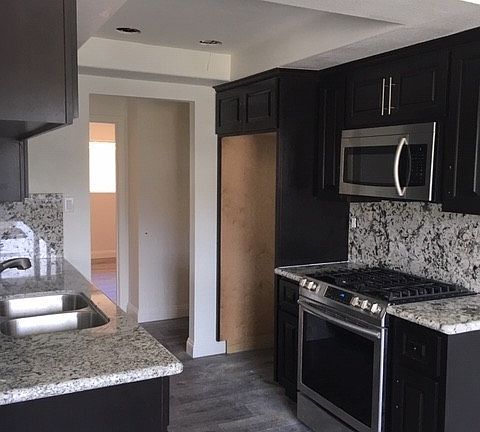 2nd image of 970 W 19th St APT 12