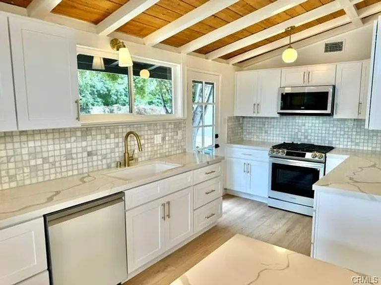 2324 W Palm Ave — Photo 8