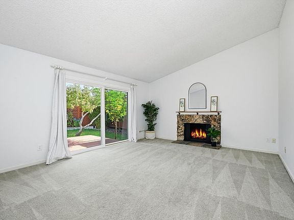 5th image of 957 Emily Avenue
