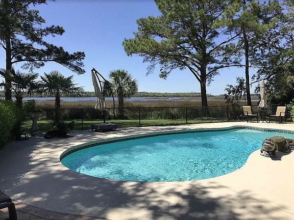 2nd image of 301 River Ridge Rd