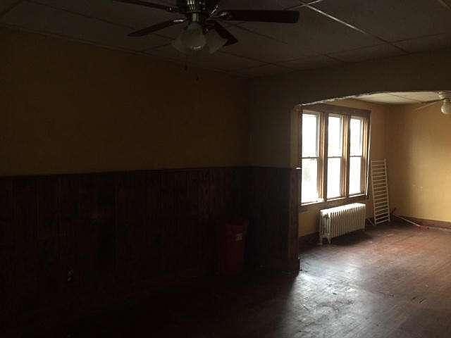 2nd image of 1338 W Windlake Ave