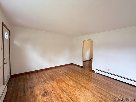4th image of 927 East Ave