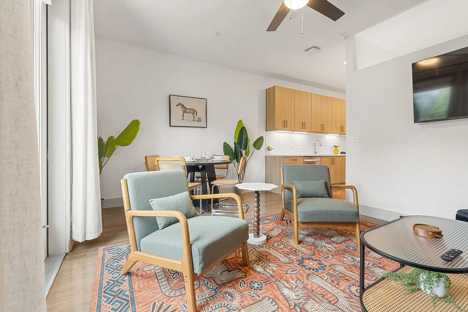 1 bed, 1.0 bath, 613 sqft, $2,970 — Photo 2