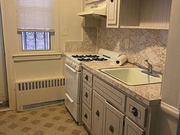 2nd image of 1214 Astor Ave Floor 1