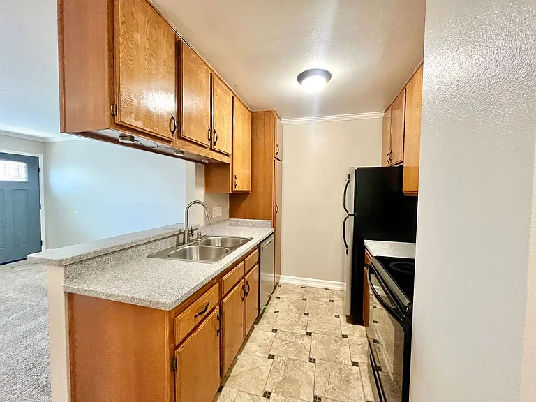 3735 & 3745 Pershing Ave — Photo 7