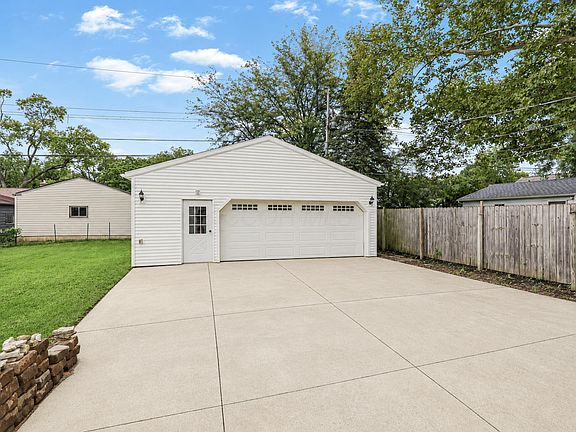 5th image of 2722 Woodstock Rd