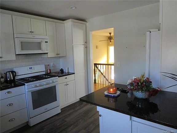 5th image of 12 Canterbury Dr